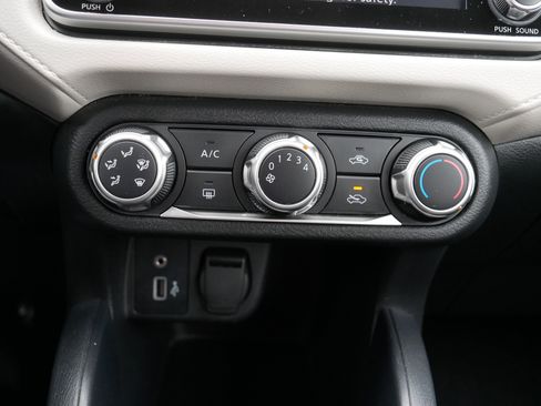 Used 2021 Nissan Versa SV image 27