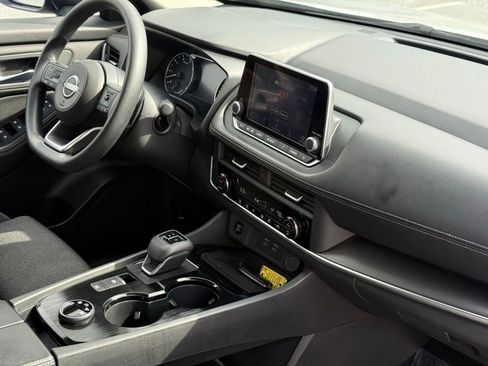 Used 2024 Nissan Rogue SV image 22