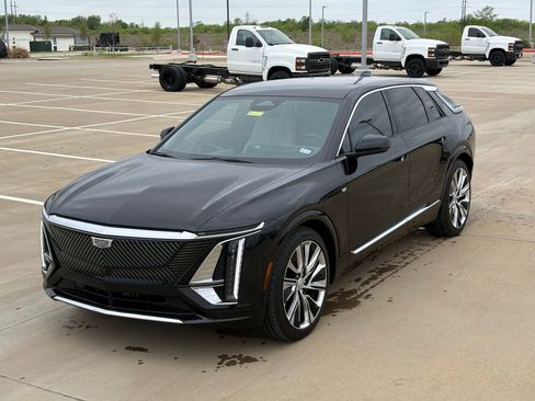 Used 2024 Cadillac Lyriq Luxury image 11