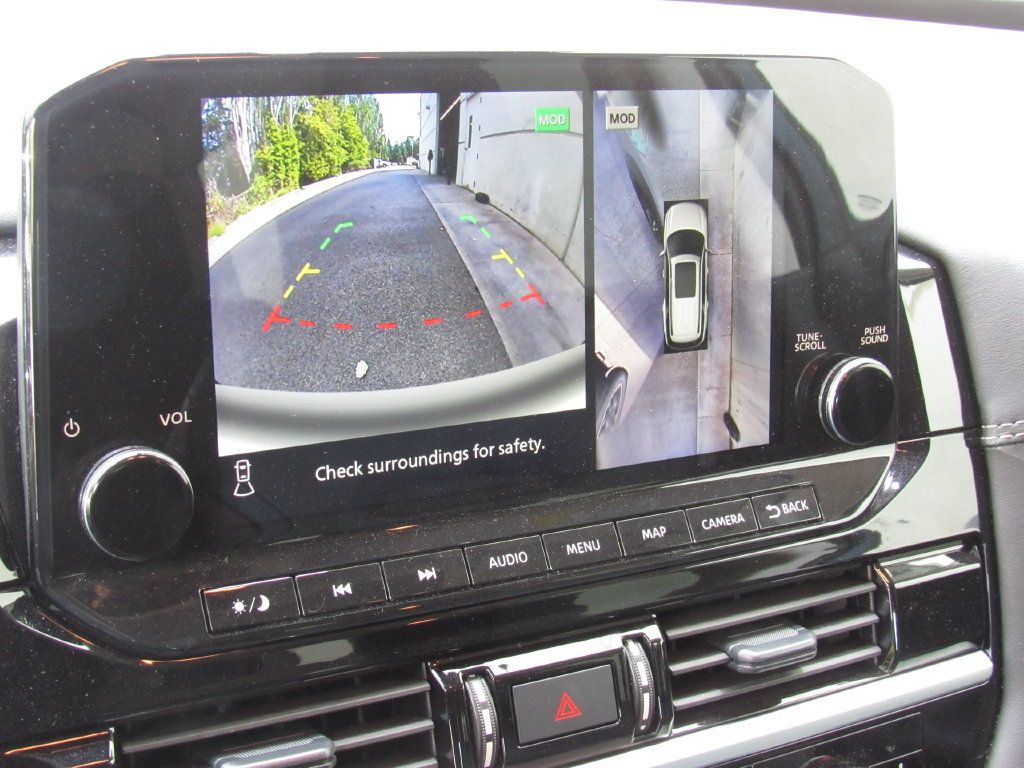 Used 2025 Nissan Pathfinder Platinum AWD/4WD image 36