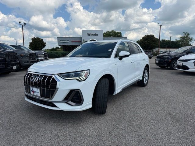 Used 2024 Audi Q3 2.0T Premium AWD/4WD image 3