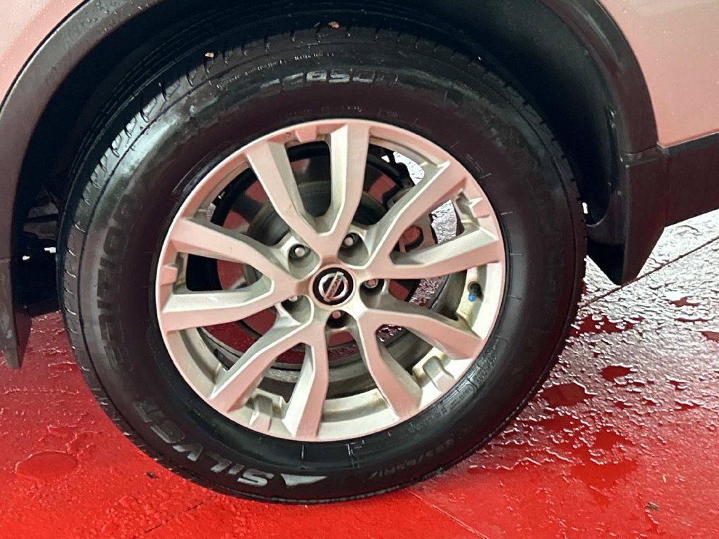 Used 2019 Nissan Rogue SV FWD image 12