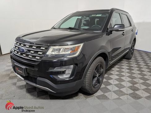 Used 2016 Ford Explorer XLT w/ Equipment Group 202A AWD/4WD image 56