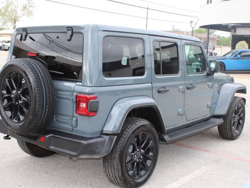 Used 2025 Jeep Wrangler Sahara image 3