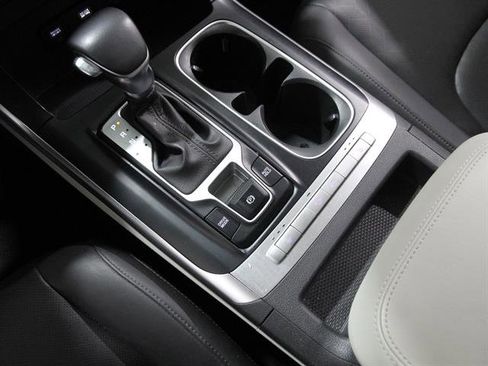 Used 2024 Kia Carnival LX image 14