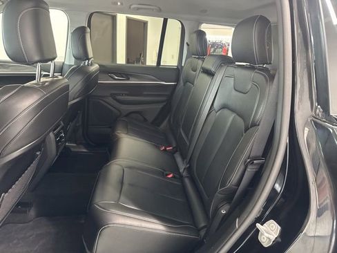 Used 2023 Jeep Grand Cherokee Limited AWD/4WD image 24