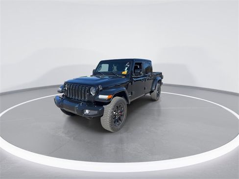 Used 2023 Jeep Gladiator Overland image 4