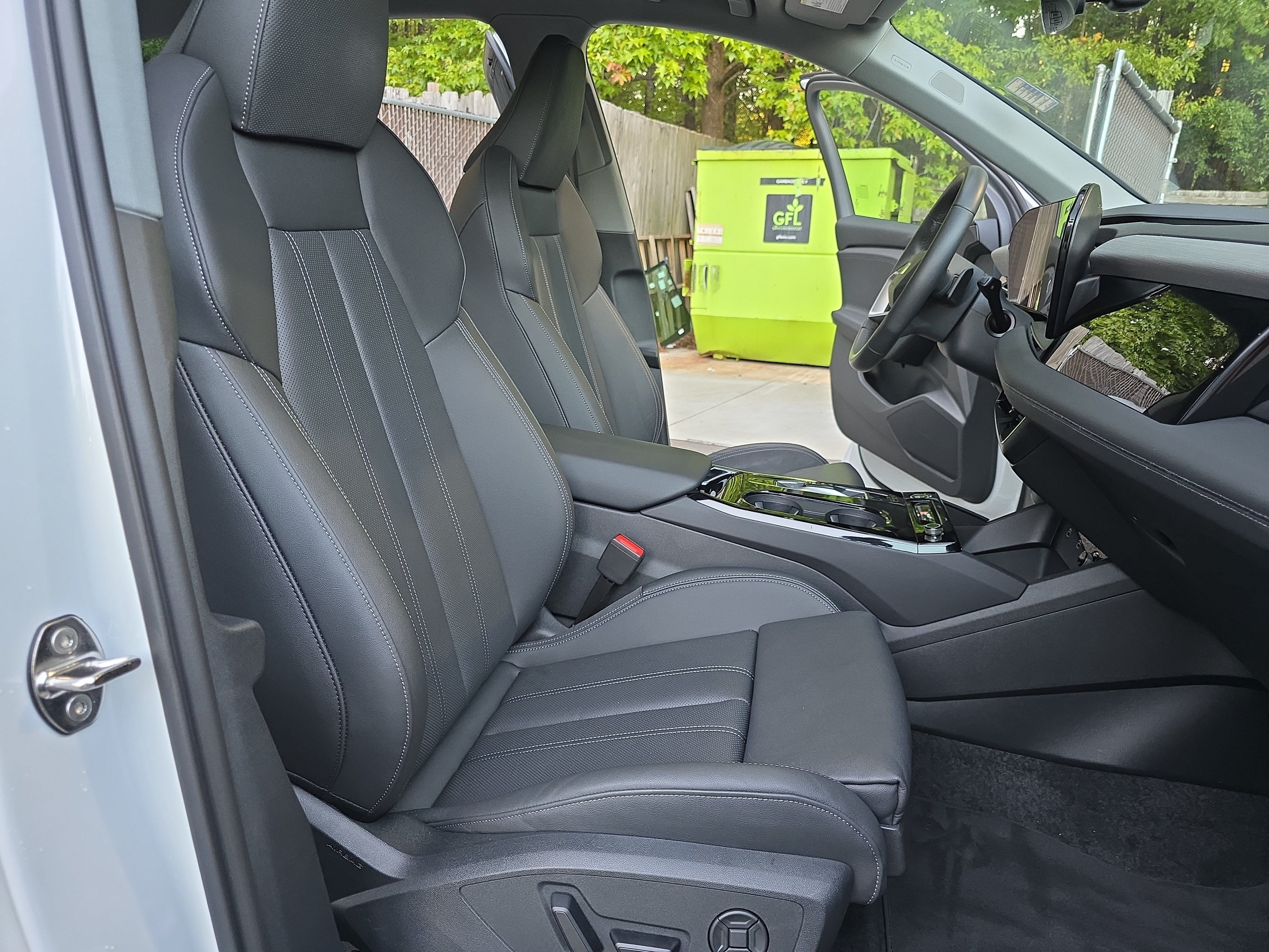 Used 2025 Audi Q6 e-tron Premium Plus w/ Premium Plus AWD/4WD image 10