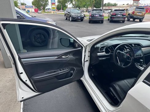 Used 2016 Honda Civic Touring image 8