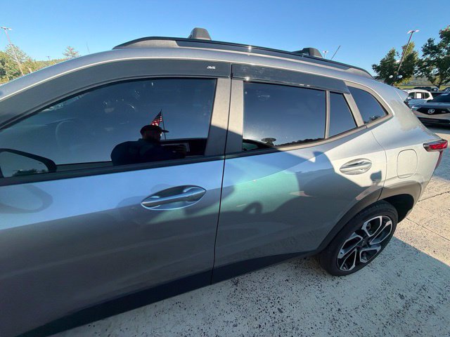 Used 2025 Chevrolet Trax RS w/ Driver Confidence Package FWD image 6