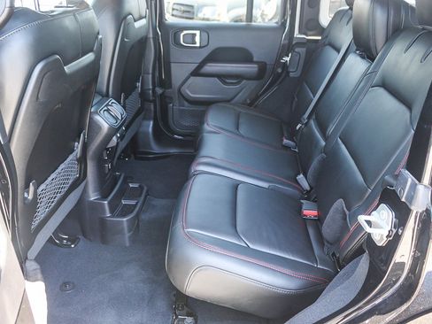 Used 2024 Jeep Wrangler Unlimited Rubicon AWD/4WD image 20
