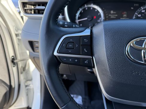 Used 2023 Toyota Highlander XLE image 22