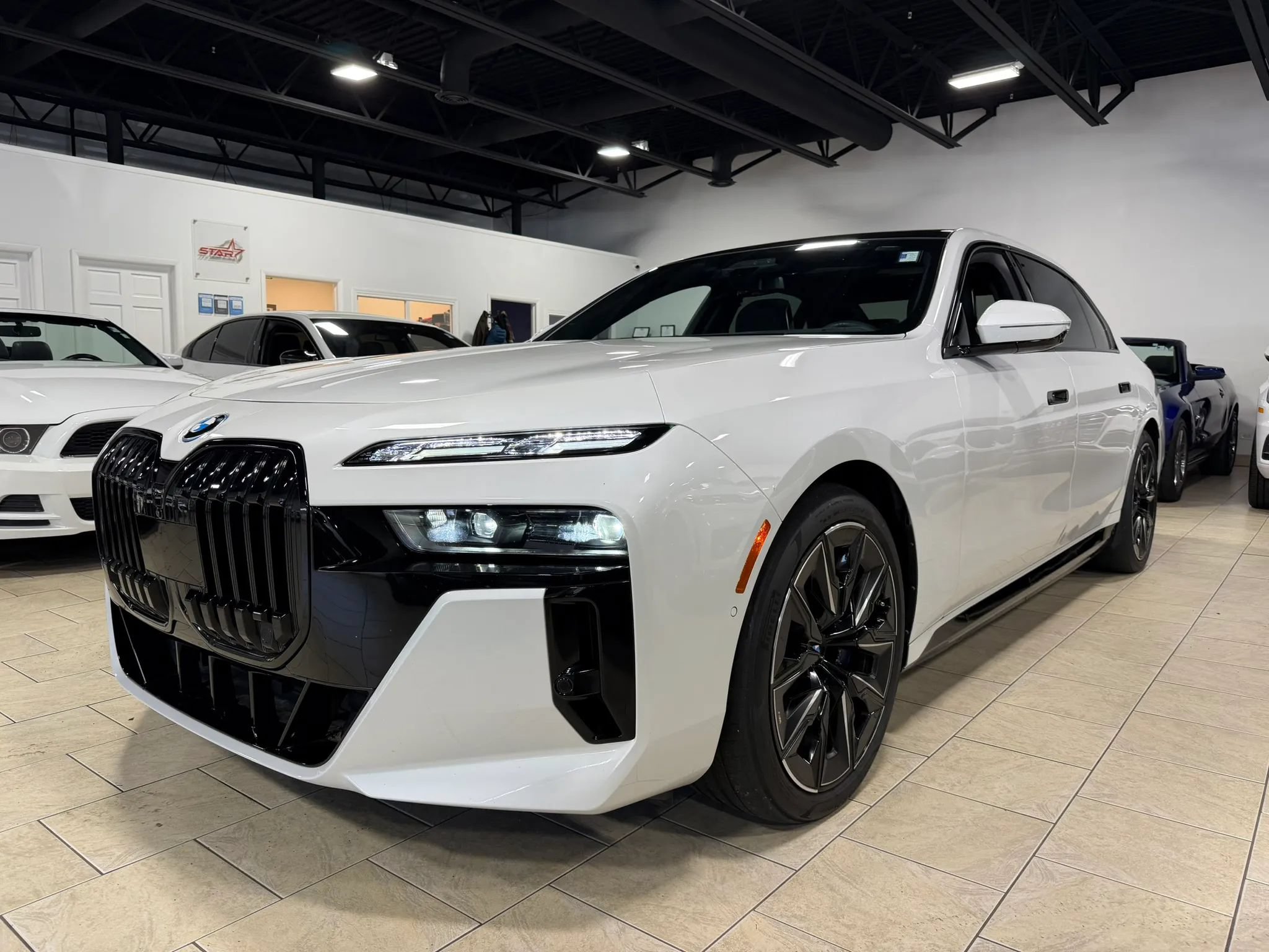 Used 2024 BMW i7 xDrive60 w/ Executive Package AWD/4WD image 11