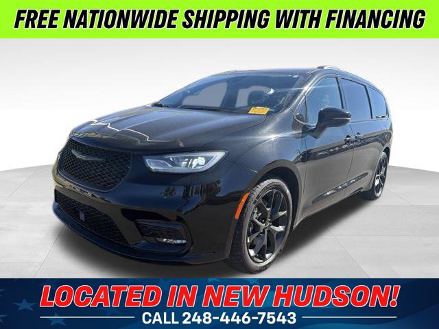Used 2025 Chrysler Pacifica Limited FWD image 1