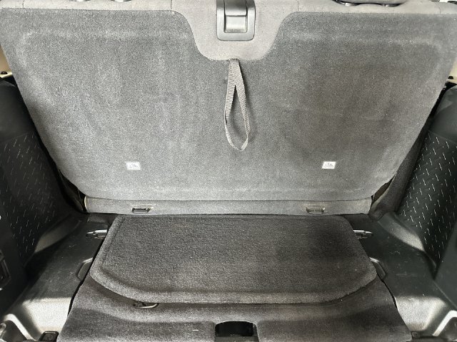 Used 2018 Jeep Wrangler Sahara w/ Connectivity Group AWD/4WD image 26