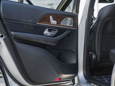 Certified 2025 Mercedes-Benz GLS 450 4MATIC image 38
