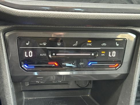 Used 2022 Volkswagen Tiguan SE image 23