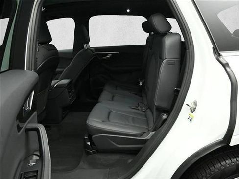 Used 2025 Audi Q7 3.0T Premium Plus image 21