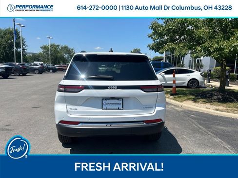 Used 2026 Jeep Grand Cherokee Laredo AWD/4WD image 5