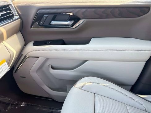 New 2026 GMC Yukon XL Denali w/ Denali Reserve Package RWD image 26