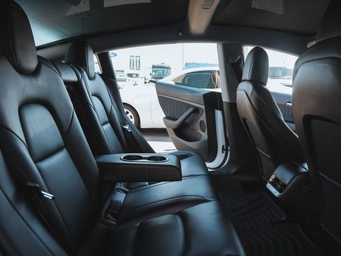 Used 2021 Tesla Model 3 Standard Range Plus image 18