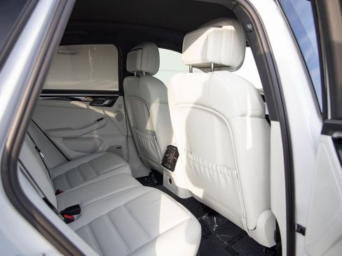 Certified 2024 Porsche Macan image 26