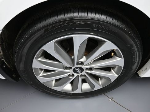Used 2016 Hyundai Sonata Sport w/ Option Group 03 FWD image 12