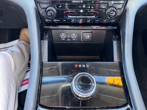 Used 2023 Jeep Grand Cherokee Limited image 19