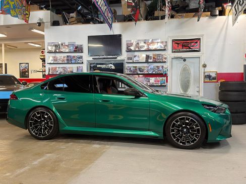 Used 2025 BMW M5 w/ Carbon Package image 4