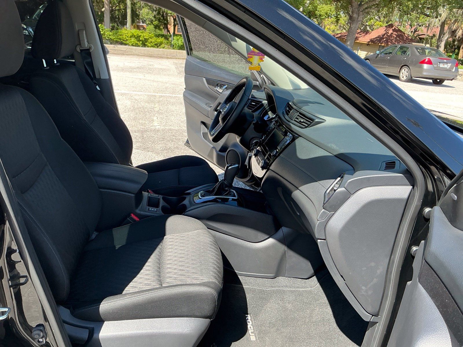 Used 2020 Nissan Rogue S w/ Special Edition Package FWD image 17