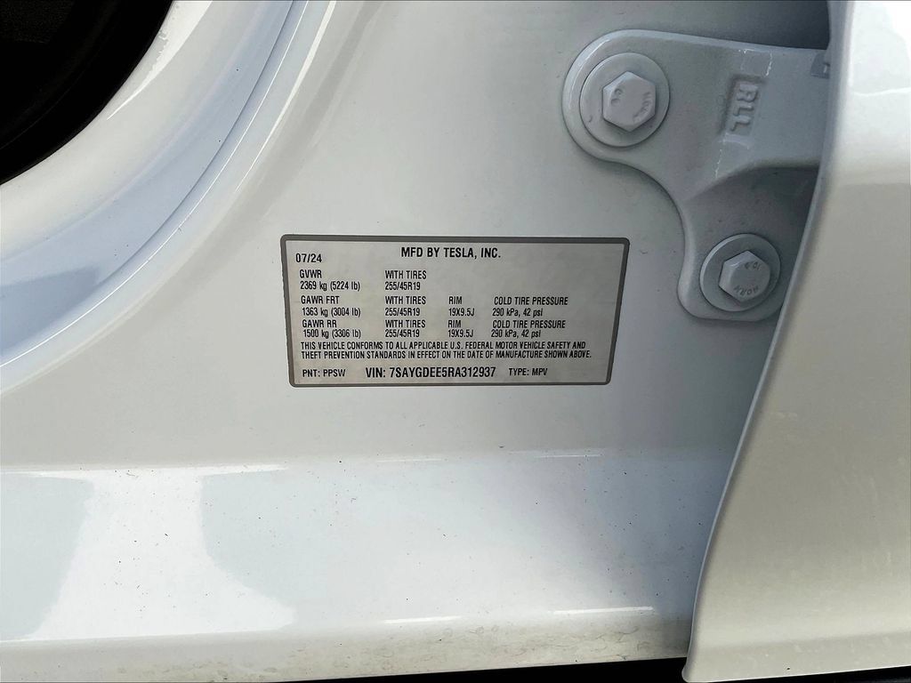 Used 2024 Tesla Model Y Long Range AWD/4WD image 19