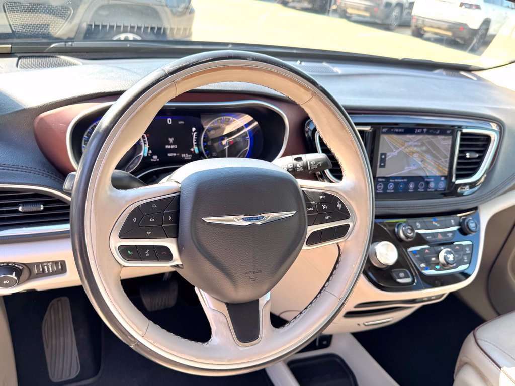 Used 2020 Chrysler Pacifica Limited FWD image 29