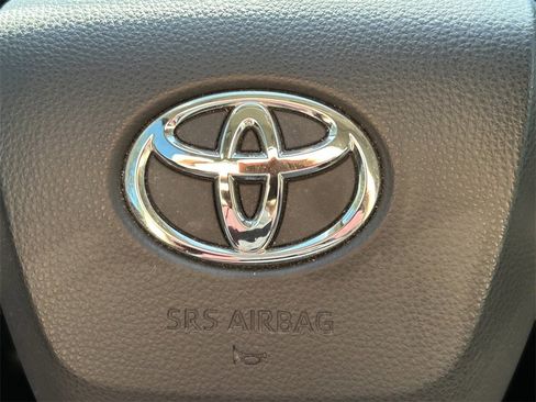 Used 2021 Toyota Highlander XLE image 42