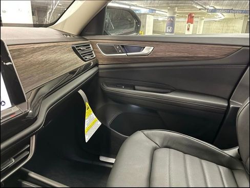 New 2026 Volkswagen Atlas SEL image 32