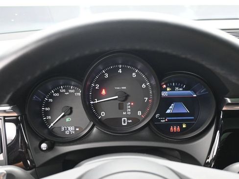 Used 2022 Porsche Macan AWD/4WD image 11