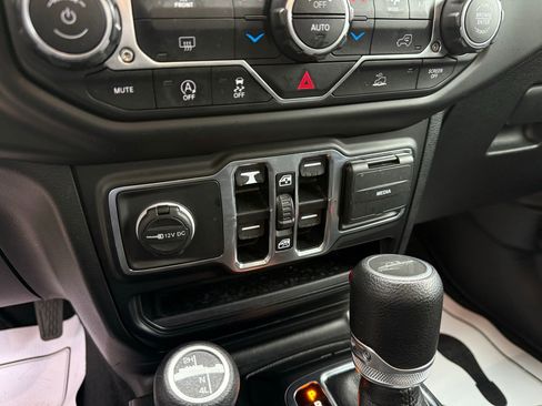 Used 2021 Jeep Gladiator Sport image 45