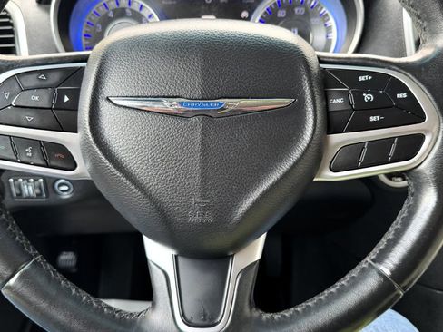 Used 2019 Chrysler 300 Touring w/ Chrome Appearance Package image 19