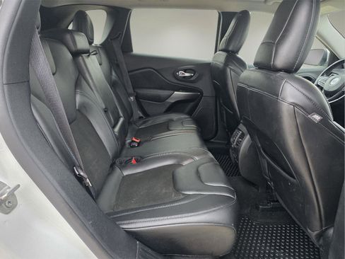 Used 2020 Jeep Cherokee Latitude Plus w/ Cold Weather Group image 25