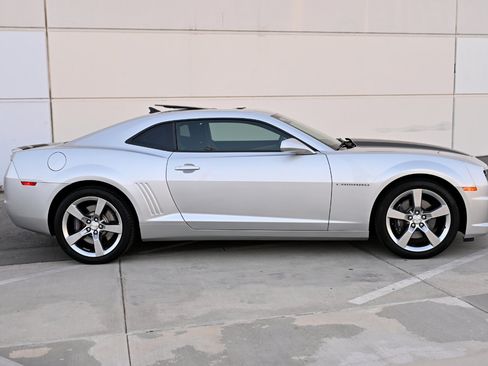 Used 2011 Chevrolet Camaro SS RWD image 8