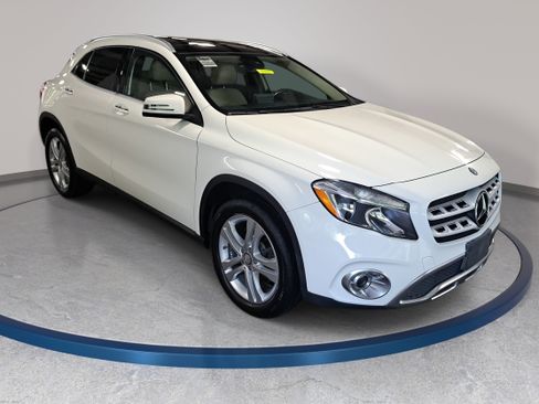 Used 2018 Mercedes-Benz GLA 250 4MATIC image 3