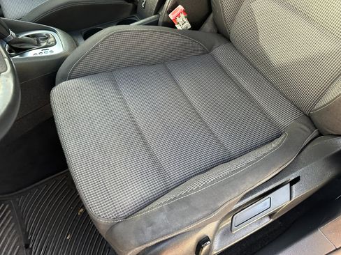 Used 2011 Volkswagen Golf TDI image 24