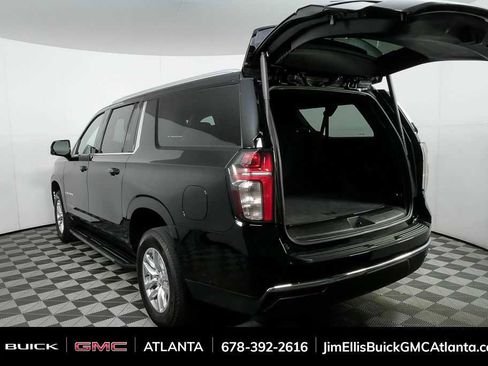 Used 2022 Chevrolet Suburban LT w/ Luxury Package image 34