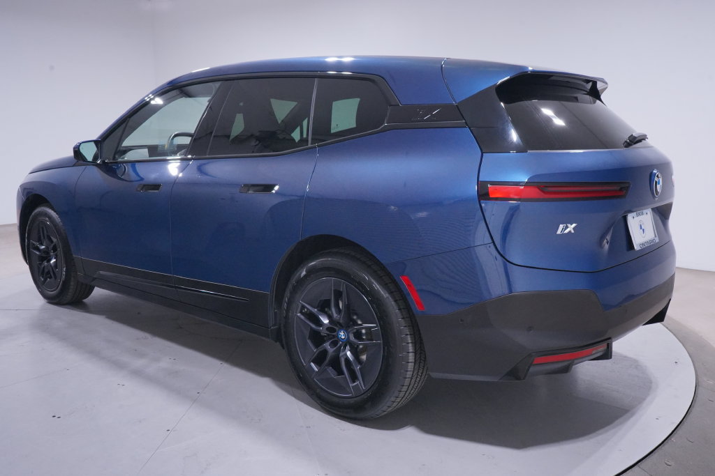 Used 2024 BMW iX xDrive50 AWD/4WD image 3