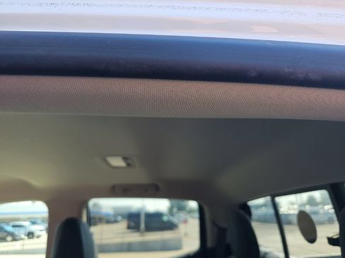 Used 2017 Chevrolet Colorado Z71 AWD/4WD image 5