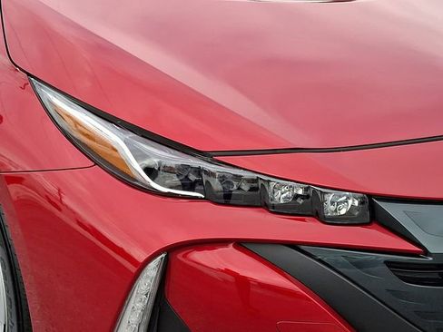 Used 2018 Toyota Prius Prime Premium image 9