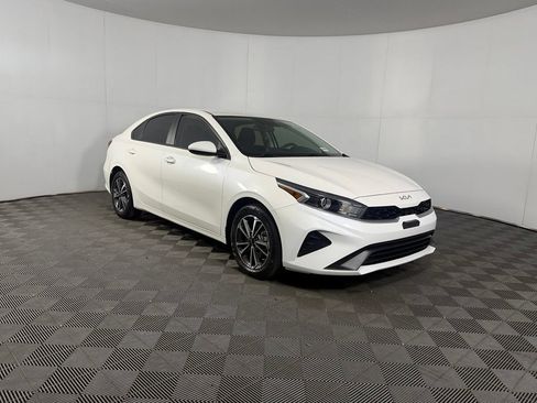 Used 2023 Kia Forte LXS FWD image 5