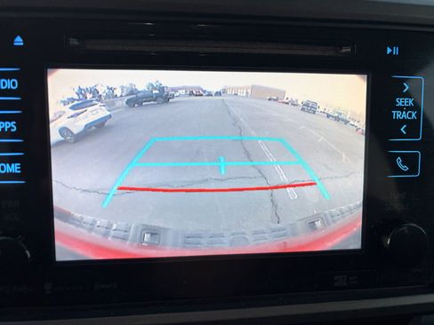 Used 2018 Toyota Tacoma TRD Off-Road w/ Technology Package AWD/4WD image 21