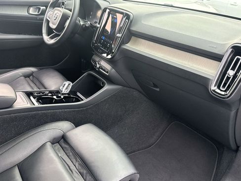 Certified 2024 Volvo XC40 B5 Plus w/ Protection Package Premier image 29