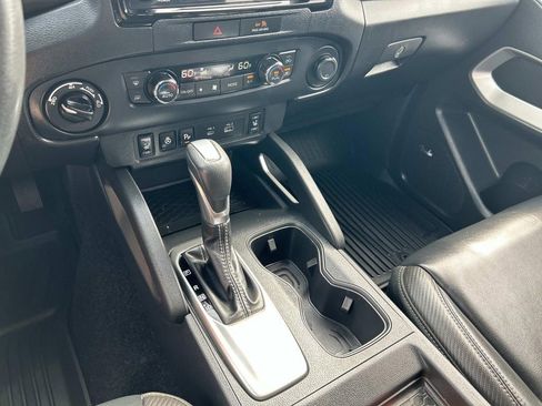 Used 2022 Nissan Frontier SV w/ SV Premium Package image 30