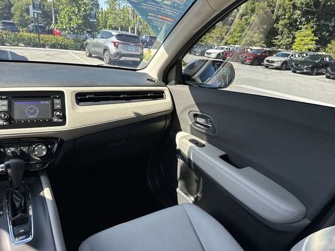 Used 2019 Honda HR-V LX image 15